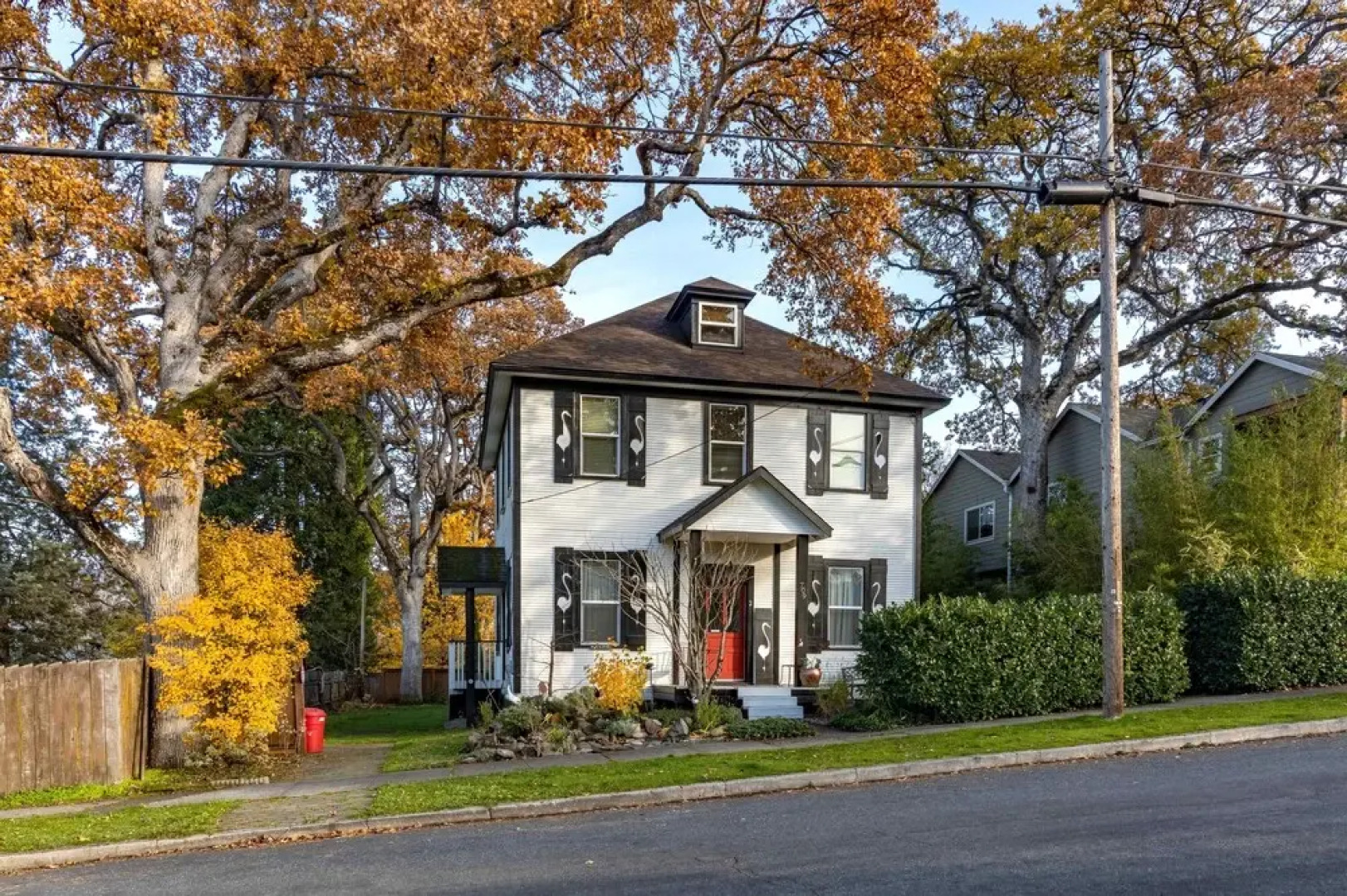 The Front Porch Flat 30 Day Minimum 1 Bedroom Condo by RedAwning