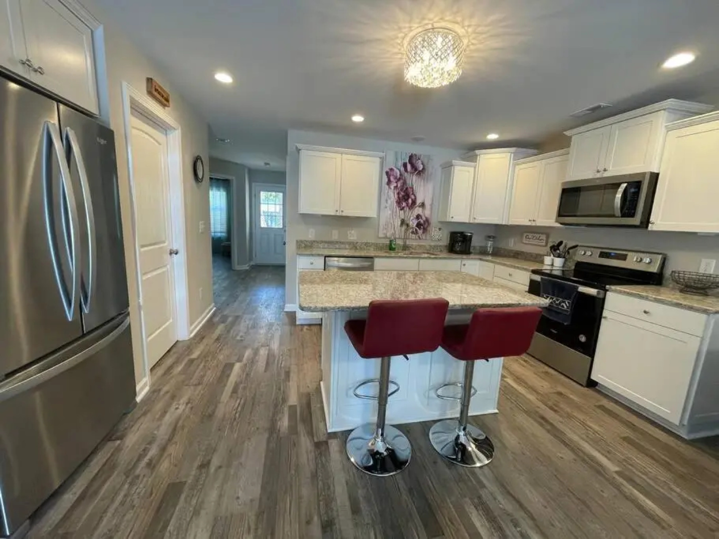 Sleep 10, NEW CONSTRUCTION home, half mile to beach, 3 BD 2 BA, 6 beds