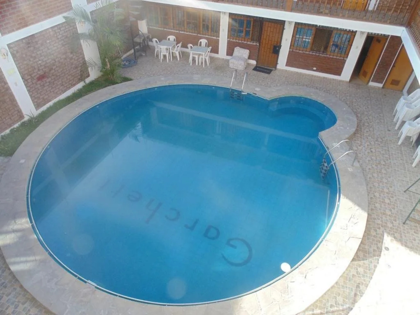 Hotel & Restobar Karaoke Garchetti