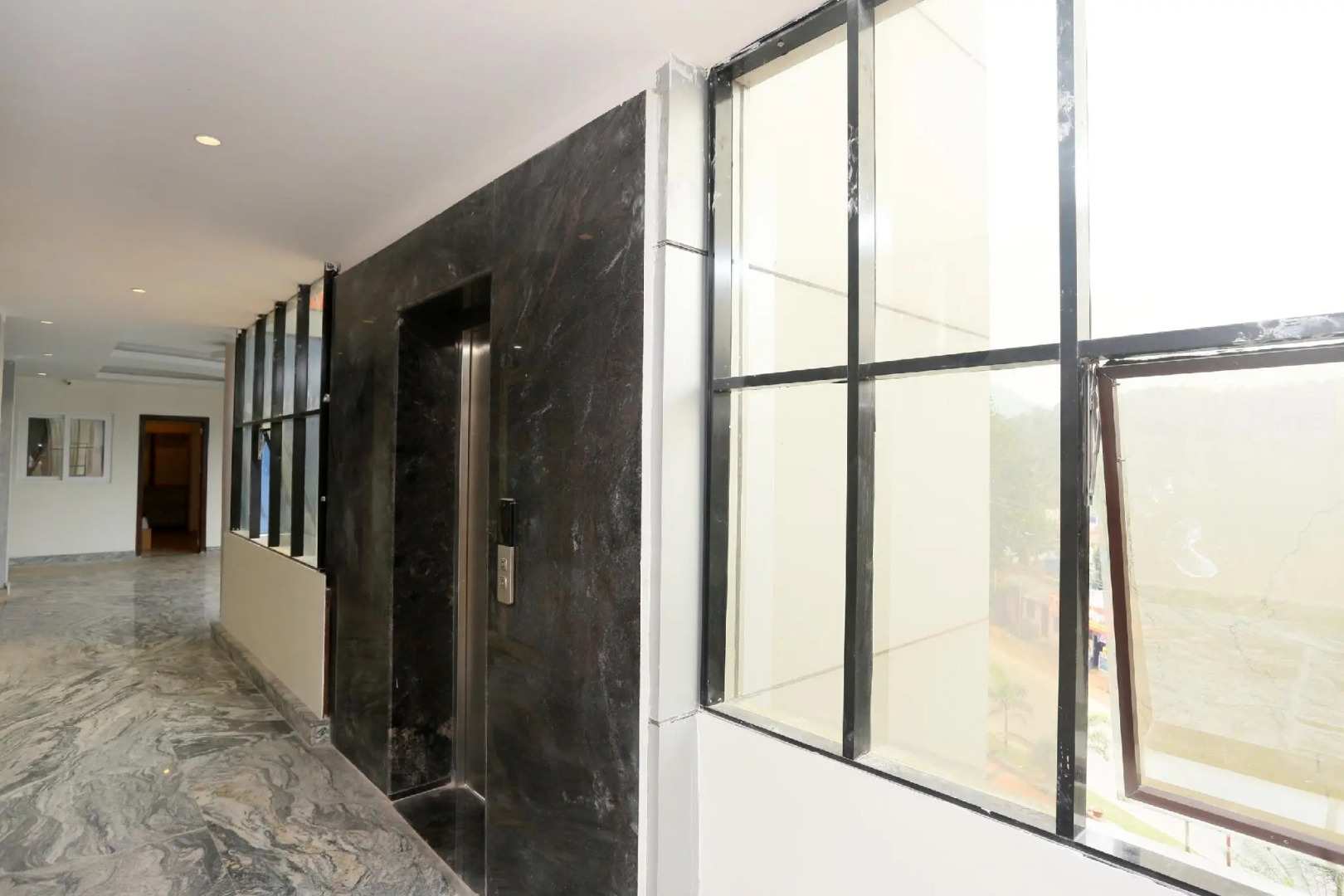 OYO 23318 West Gate Inn & Suites