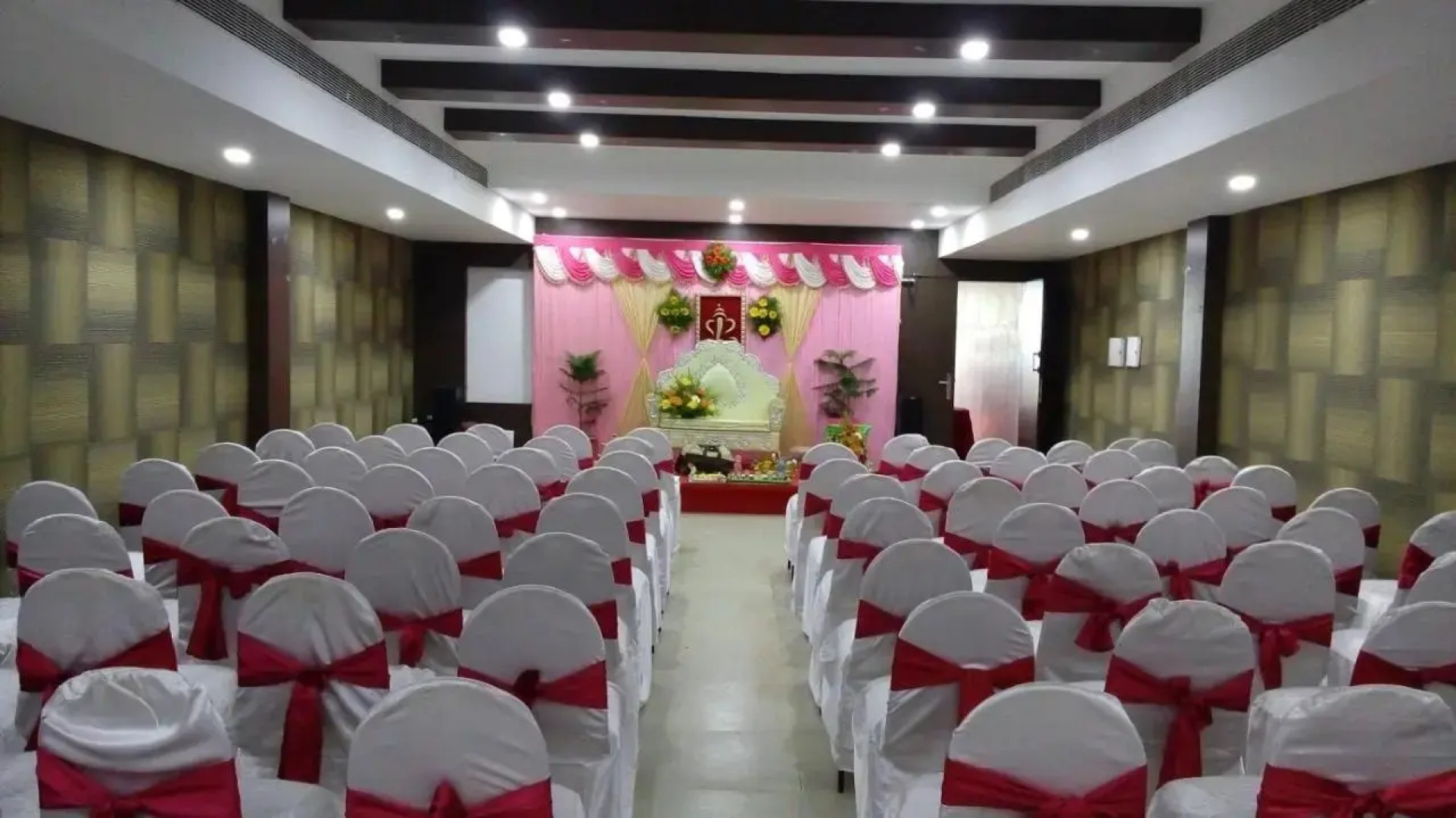 Vits By Spree Hotels Le Pebble