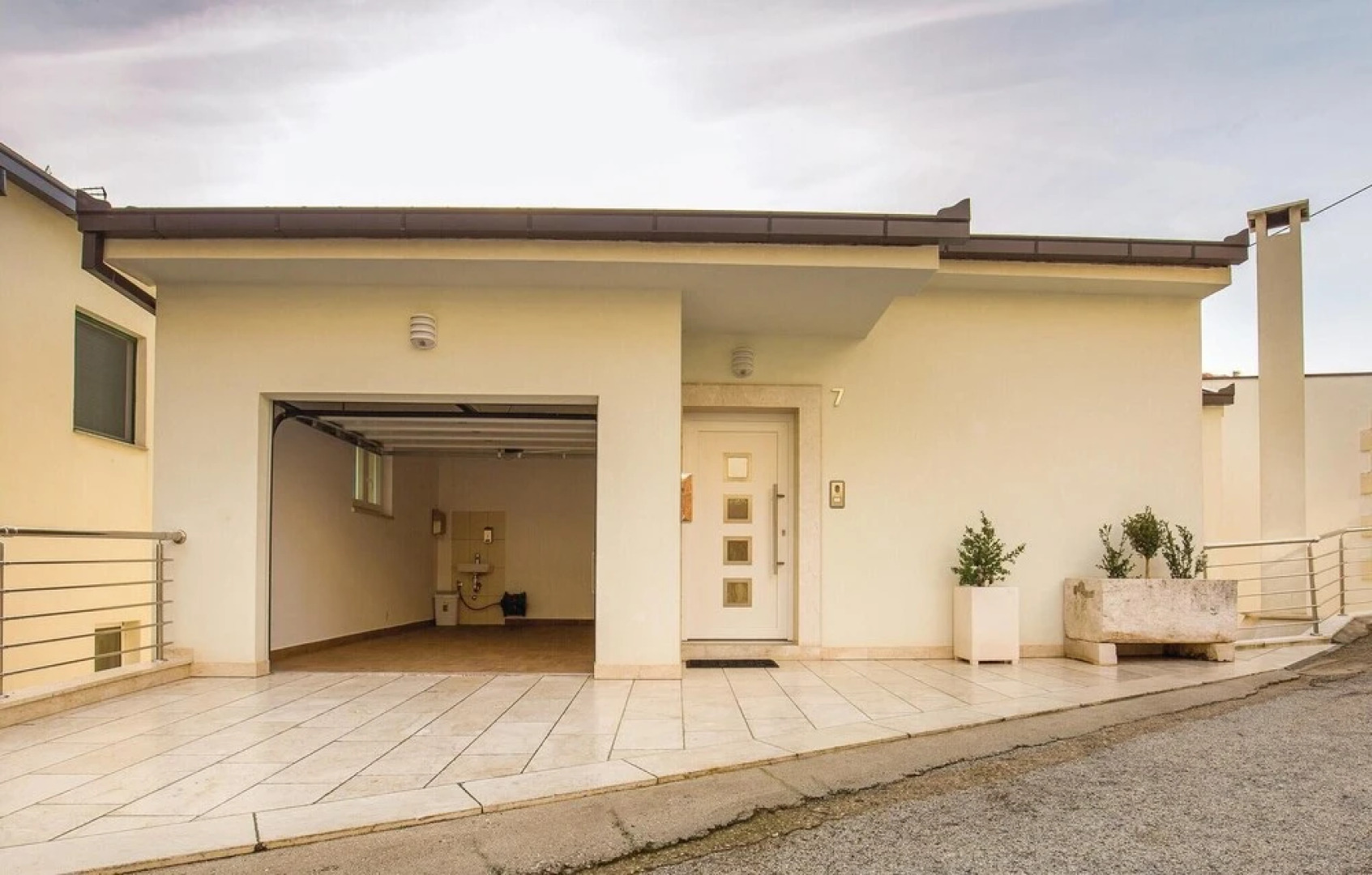 Stunning Home in Brist With Wifi and 4 Bedrooms