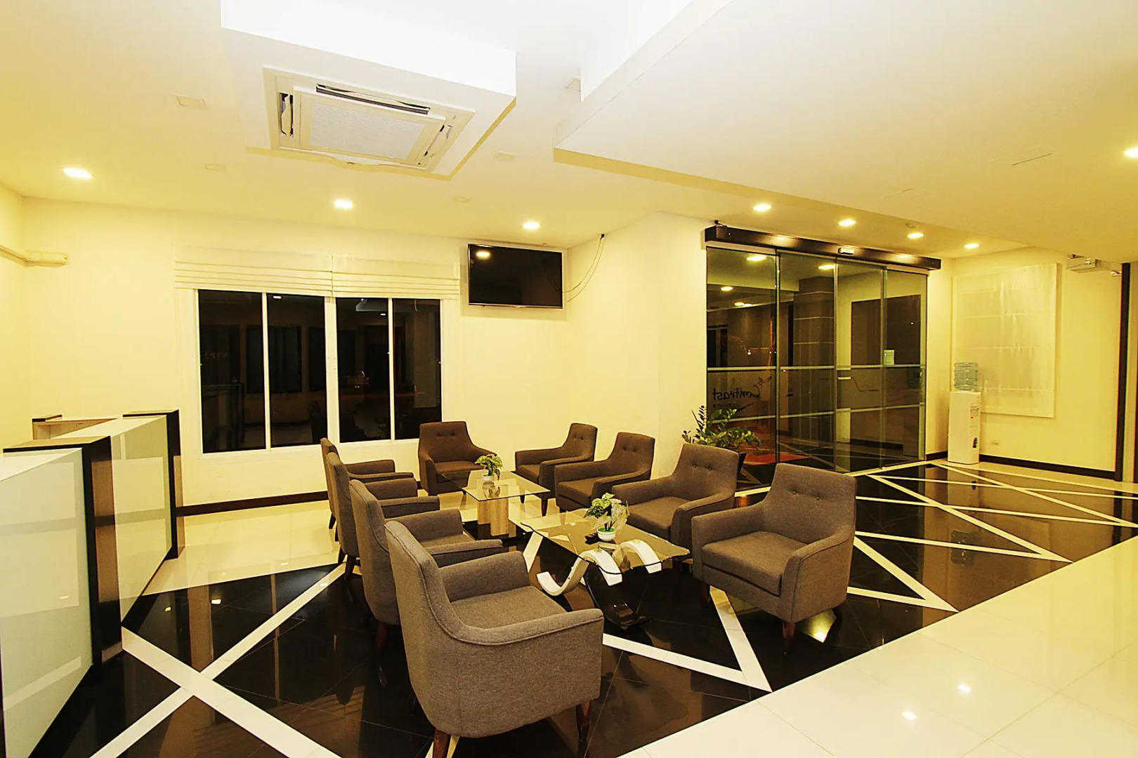 The Contrast i Hotel