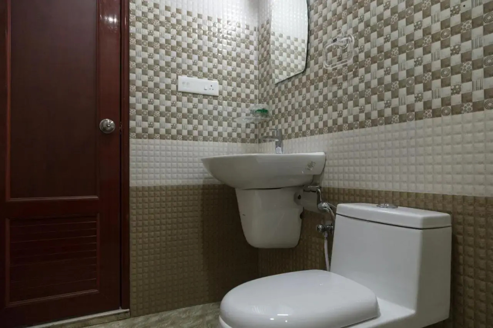 orchid lake view homestay