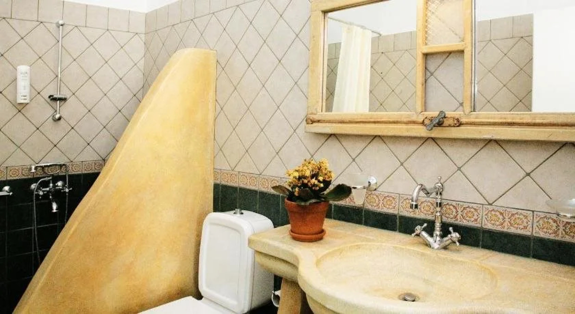 Golden Beach Hotel & Apartments