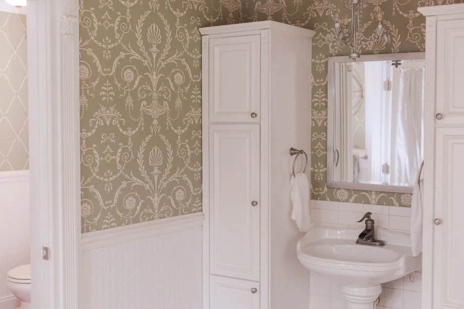 Bridgewater Hall Historic Inn