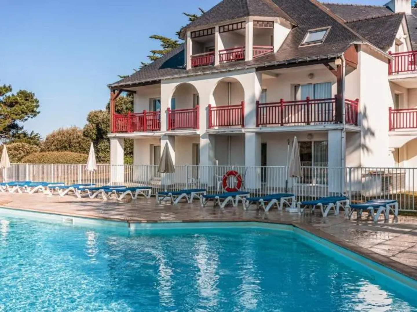 Apt. T2 avec piscine au départ de la Cote Sauvage