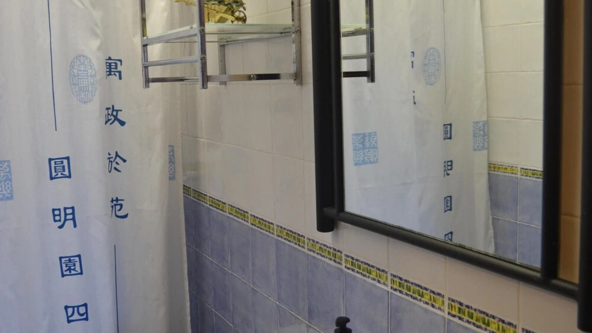 Serene Retreat in Lake Vinuela With Breathtaking Views