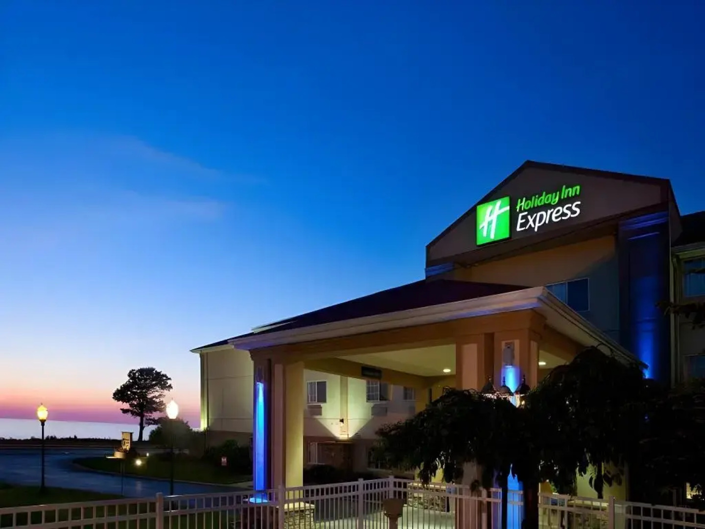 Holiday Inn Express & Suites St. Joseph