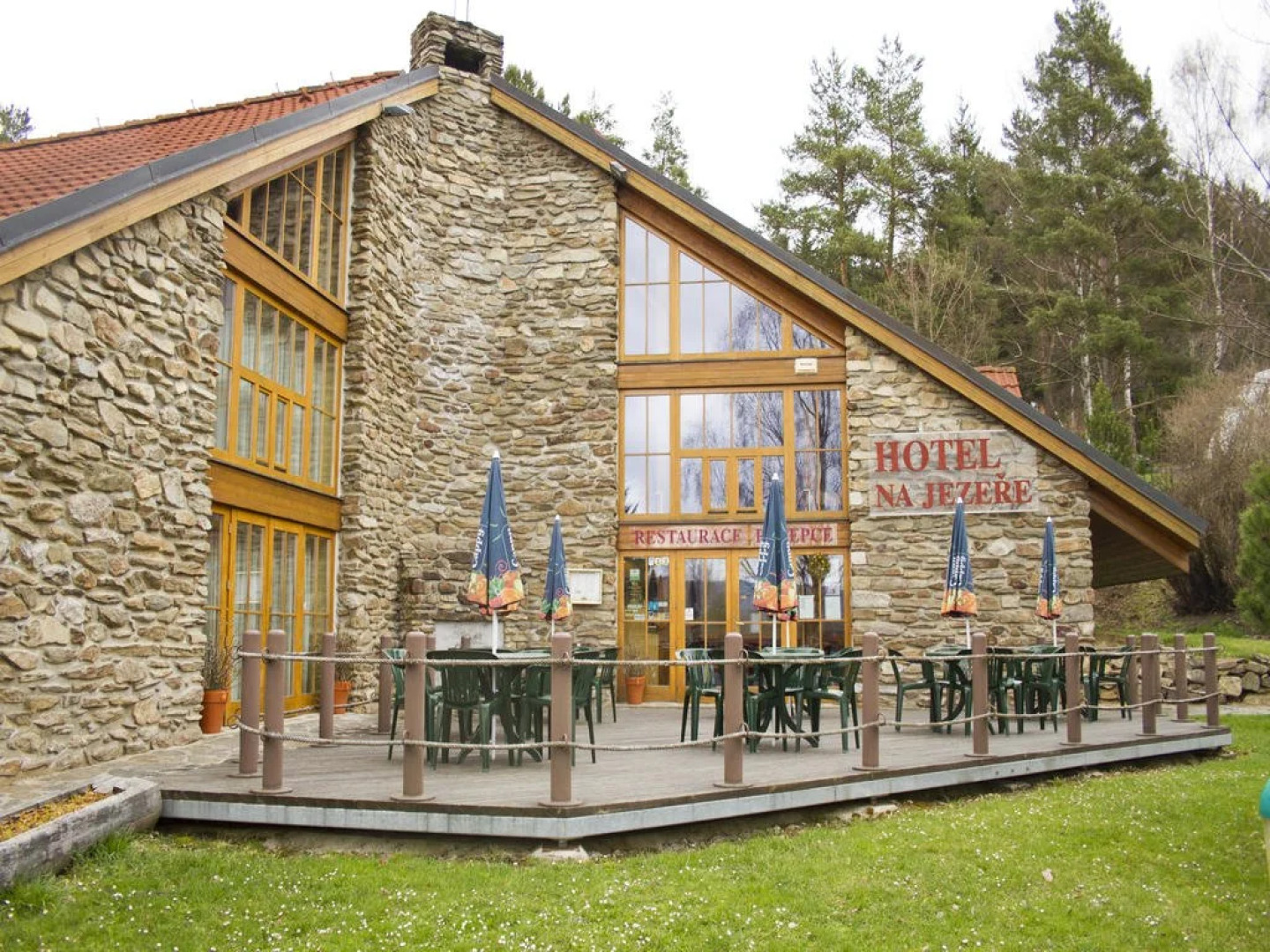 EA Apartmány Na Jezeře