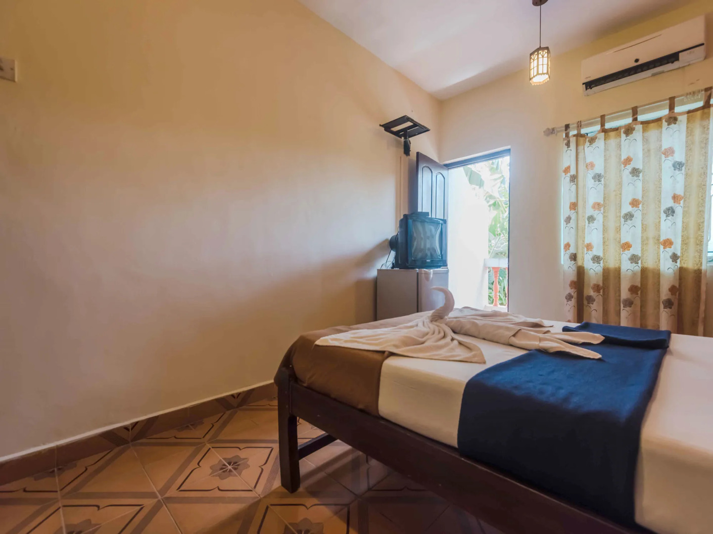 OYO 5651 StayOut near Baga Beach