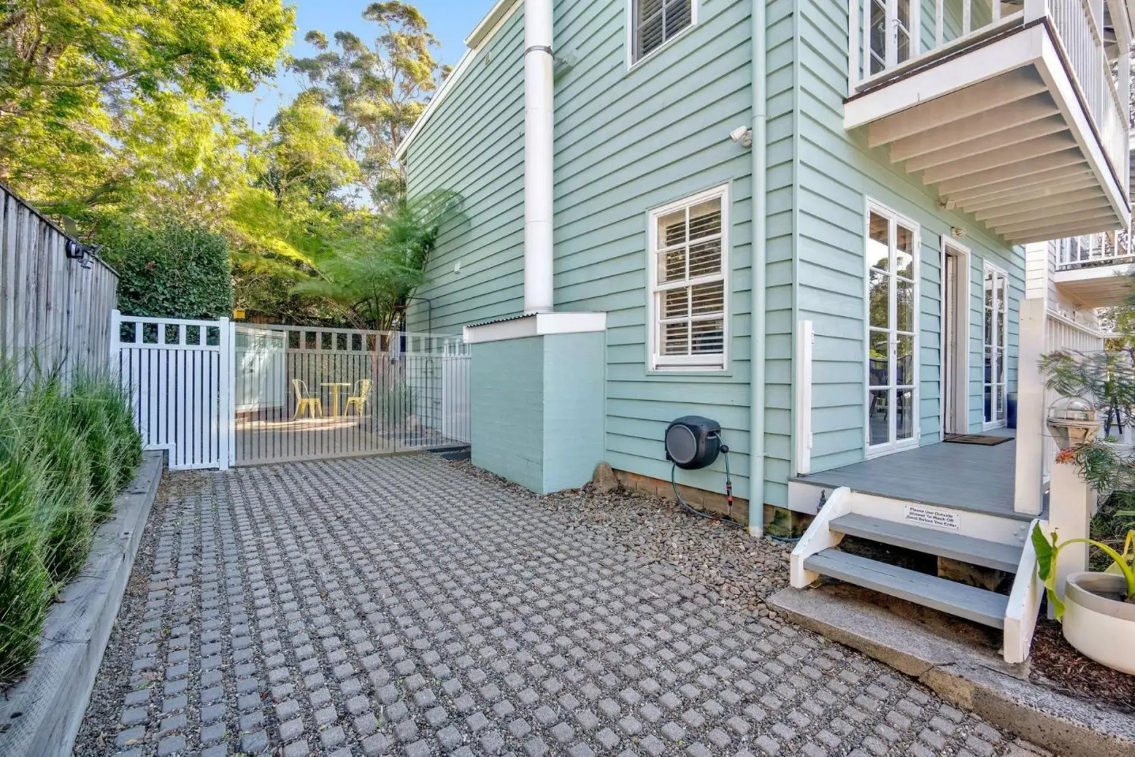 THE GREEN WHALER Hyams Beach 4pm Check Out Sundays except Peak season