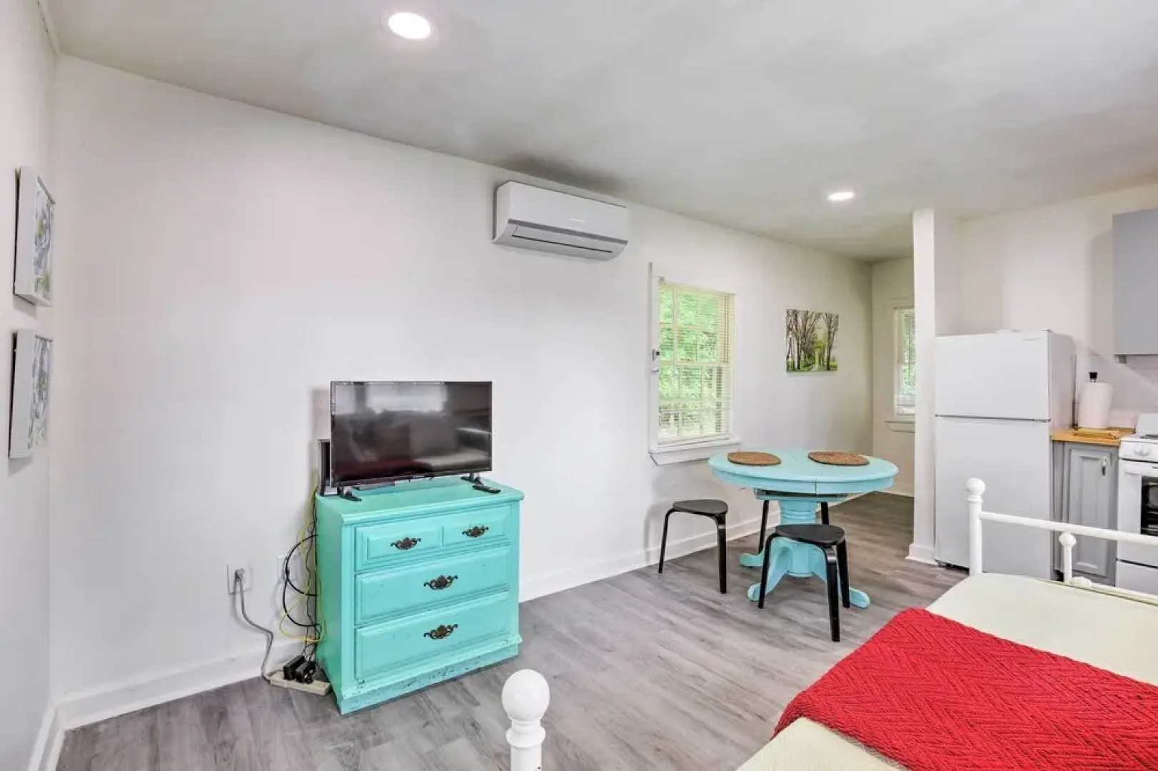 Quaint Leeds Studio w/ Yard ~ 18 Mi to Birmingham!