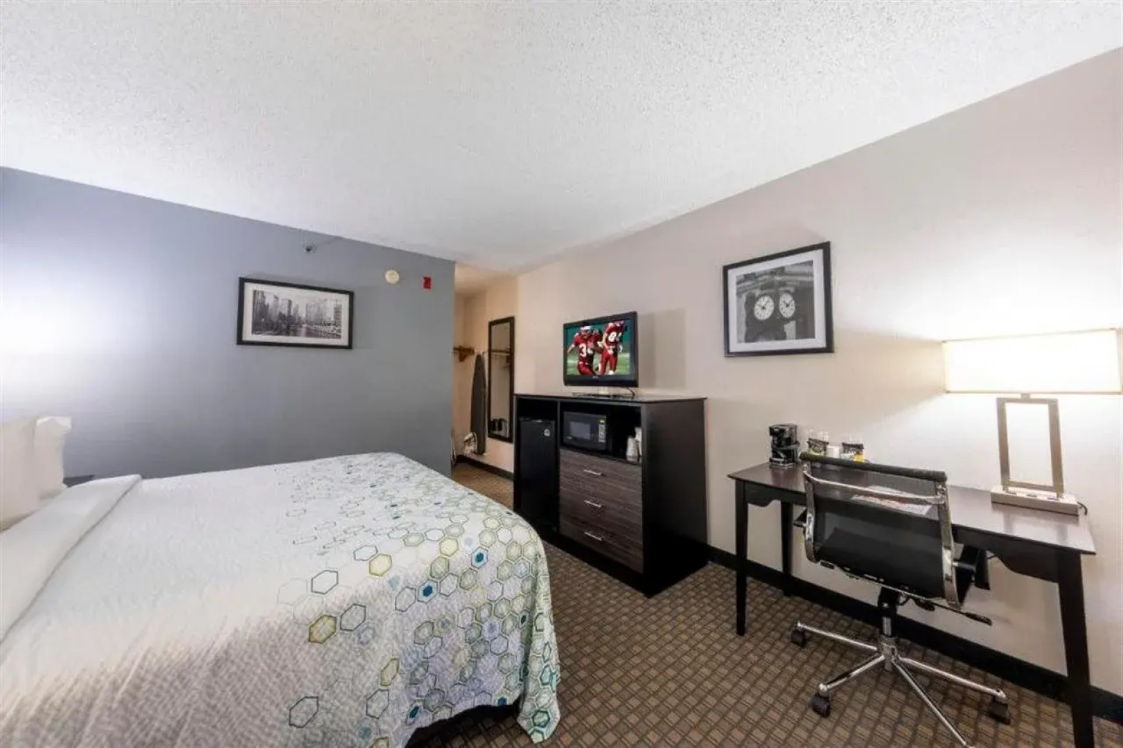 HomeTown Inn by Red Roof East Syracuse