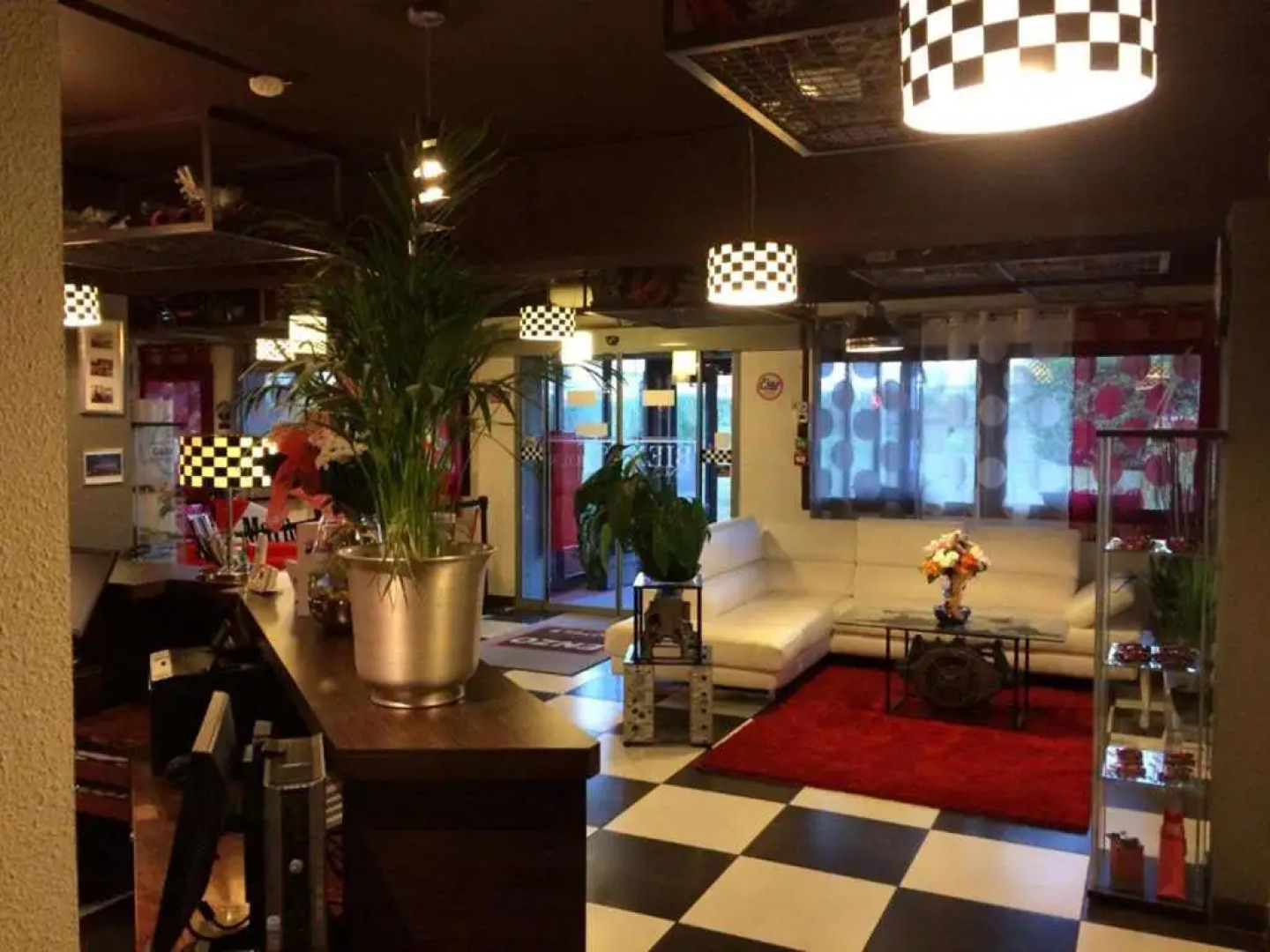 Kyriad Design Enzo Cannes-Écluse