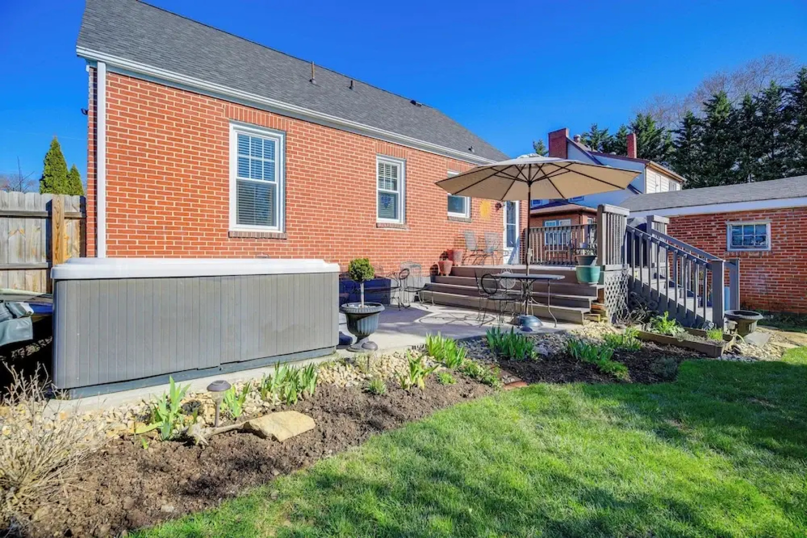 1 Mi to Dtwn: Bristol Cottage w/ Hot Tub & Grill!