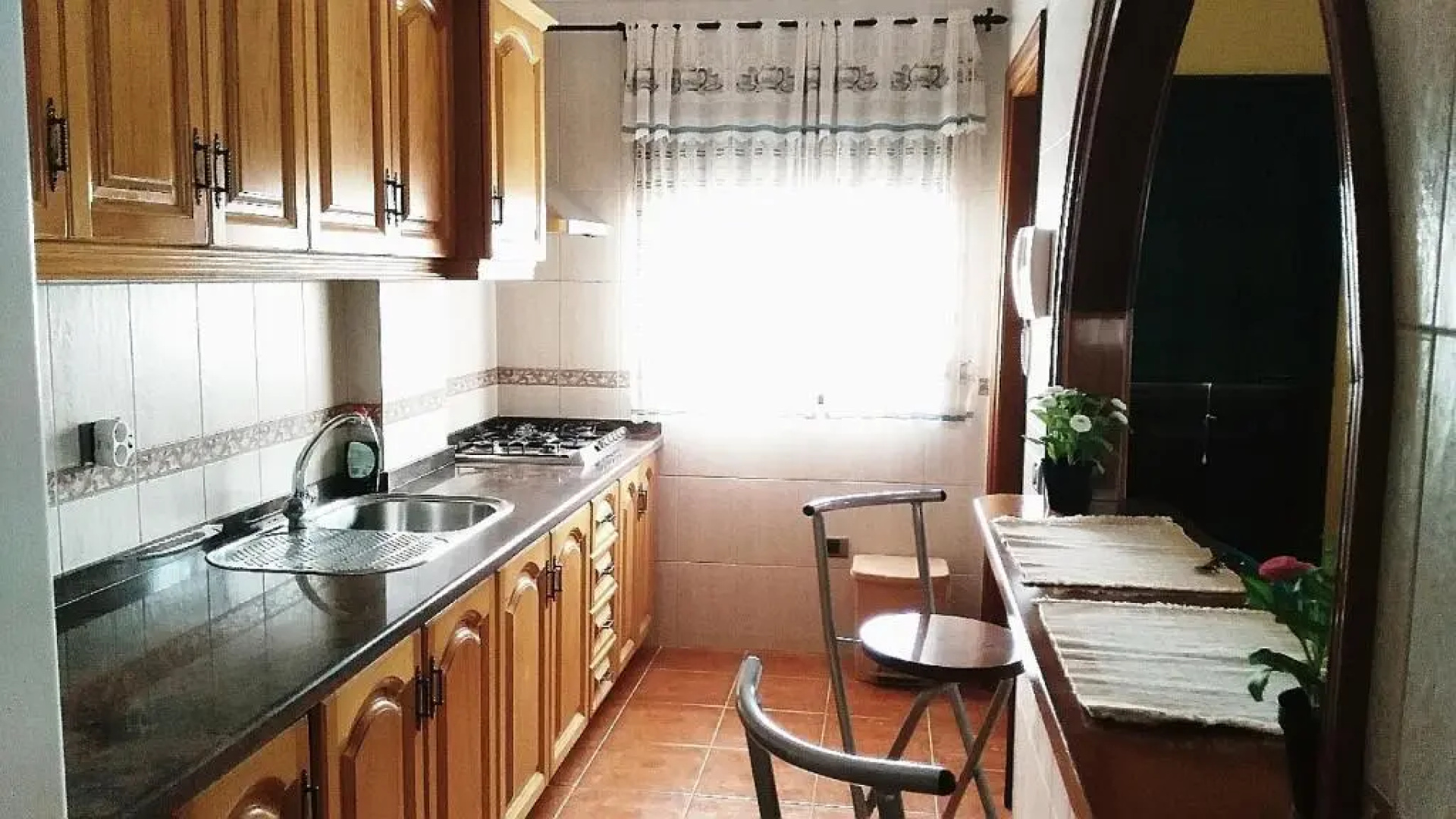 Apartamento con terraza privada y barbacoa