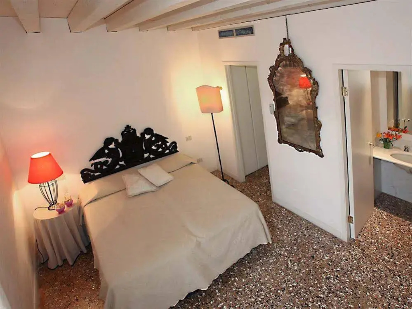 Palazzo Contarini Della Porta Di Ferro