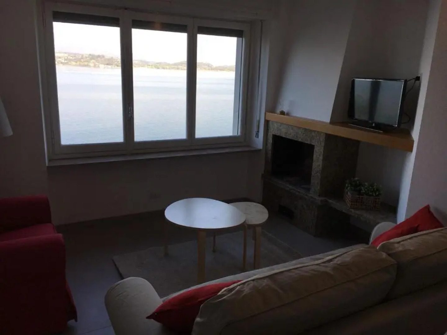 Appartamento GIOIOSA 1 con ampio terrazzo e vista Lago