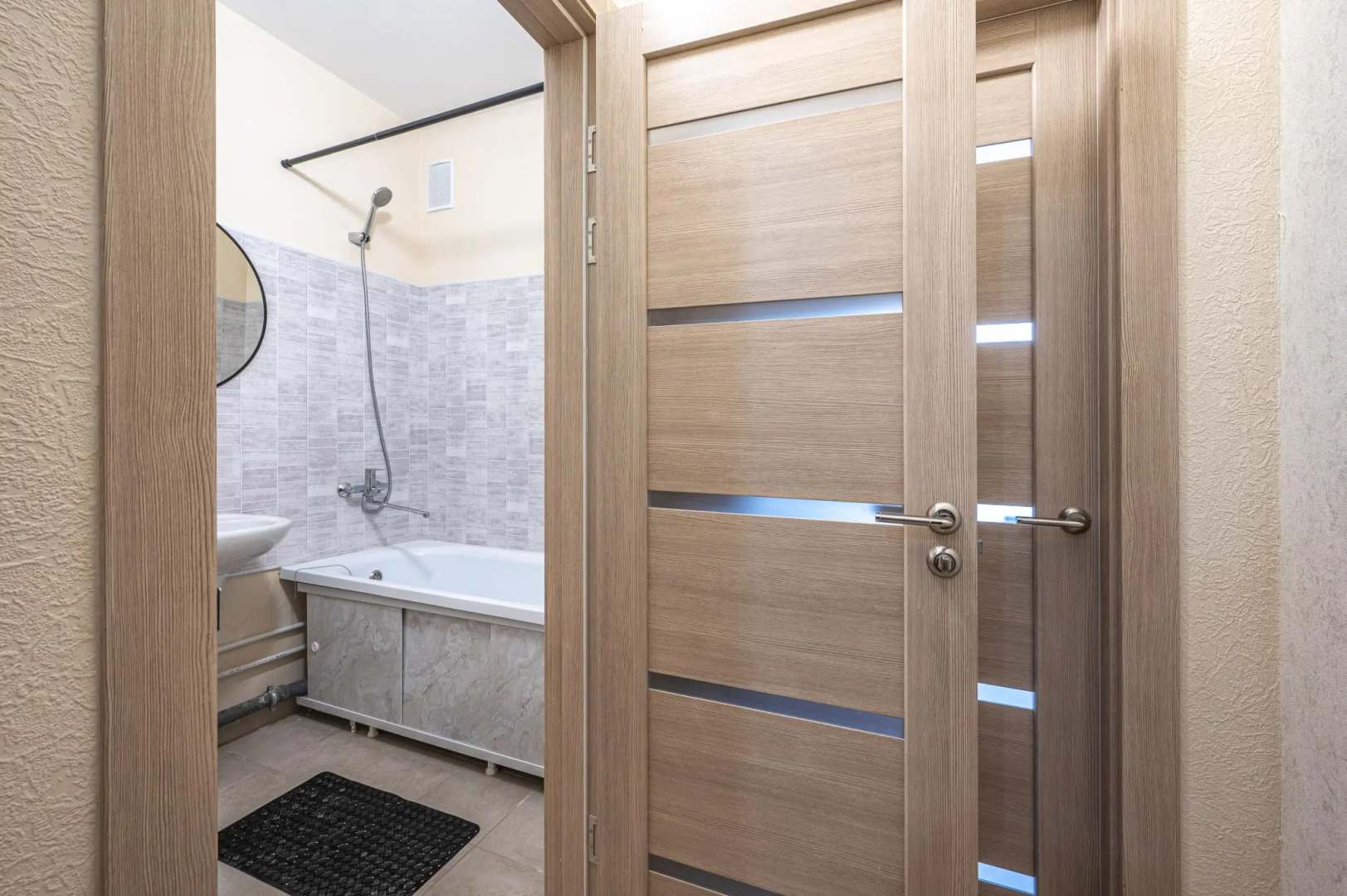 Хорошего дня на улице Алексея Латышова 3