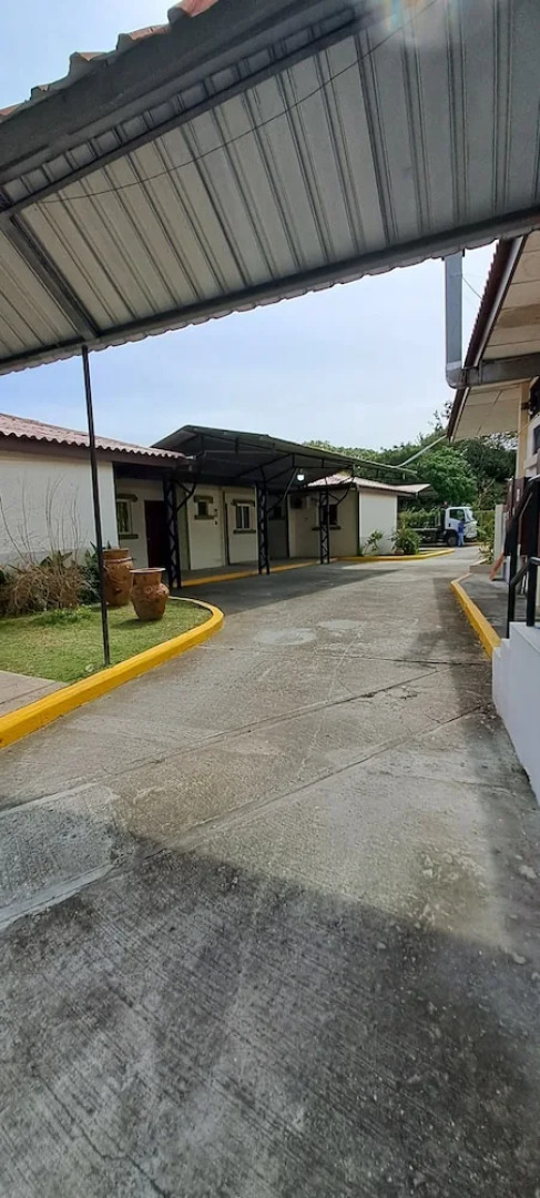 Mi Casa Asi de Grande