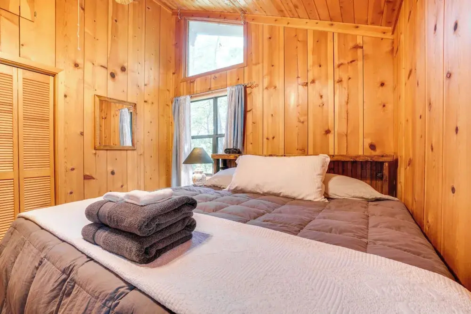 Private Hot Tub & Game Room: Cleveland Getaway