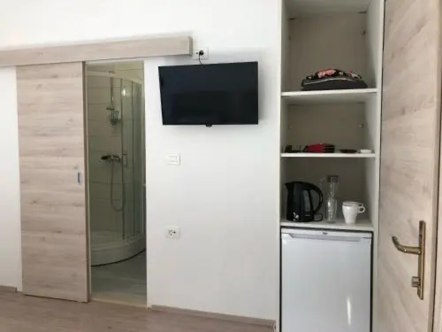 Apartments & Rooms Nardin