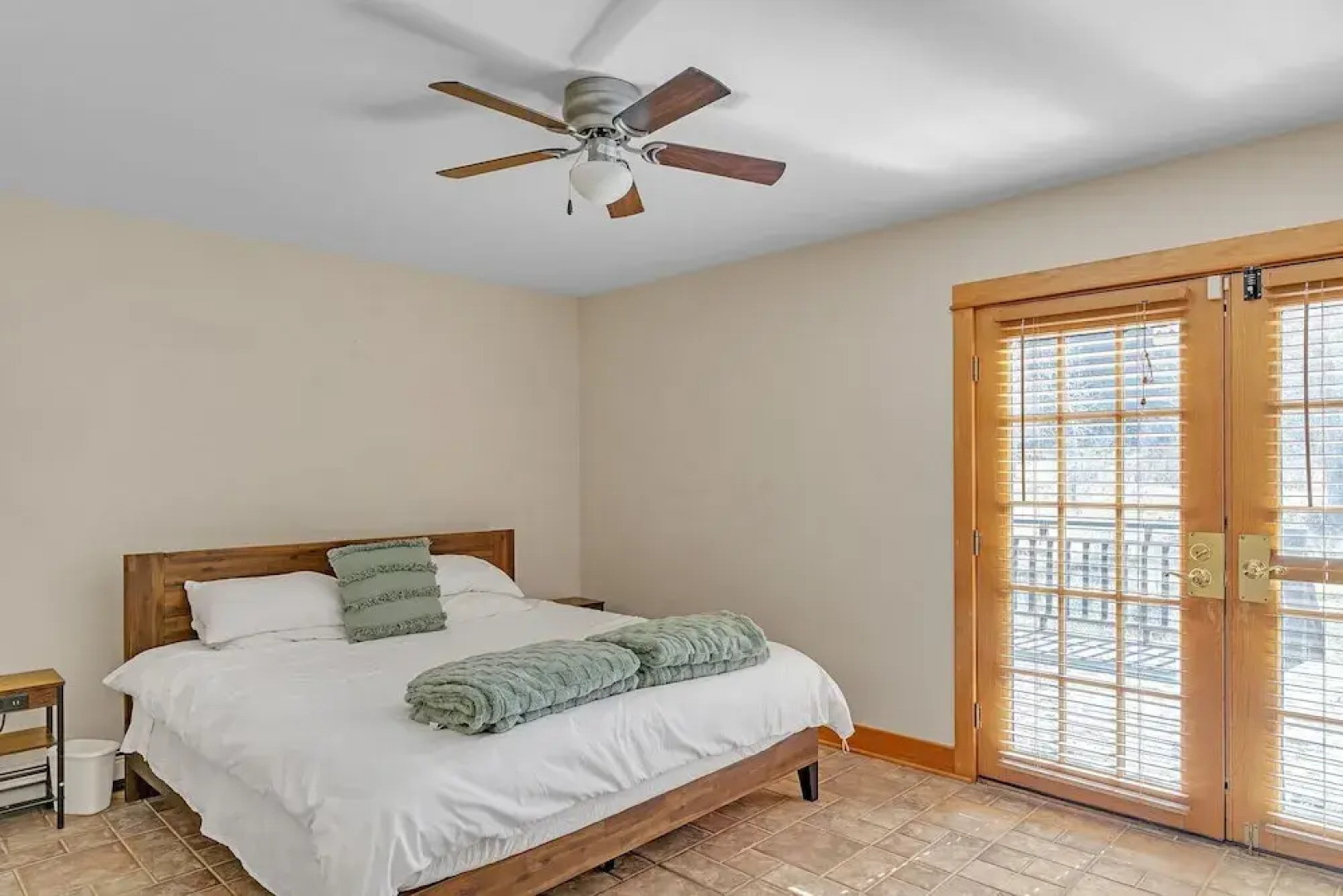 Charming Country 4br Retreat With Riverfront Views 4 Bedroom Cabin