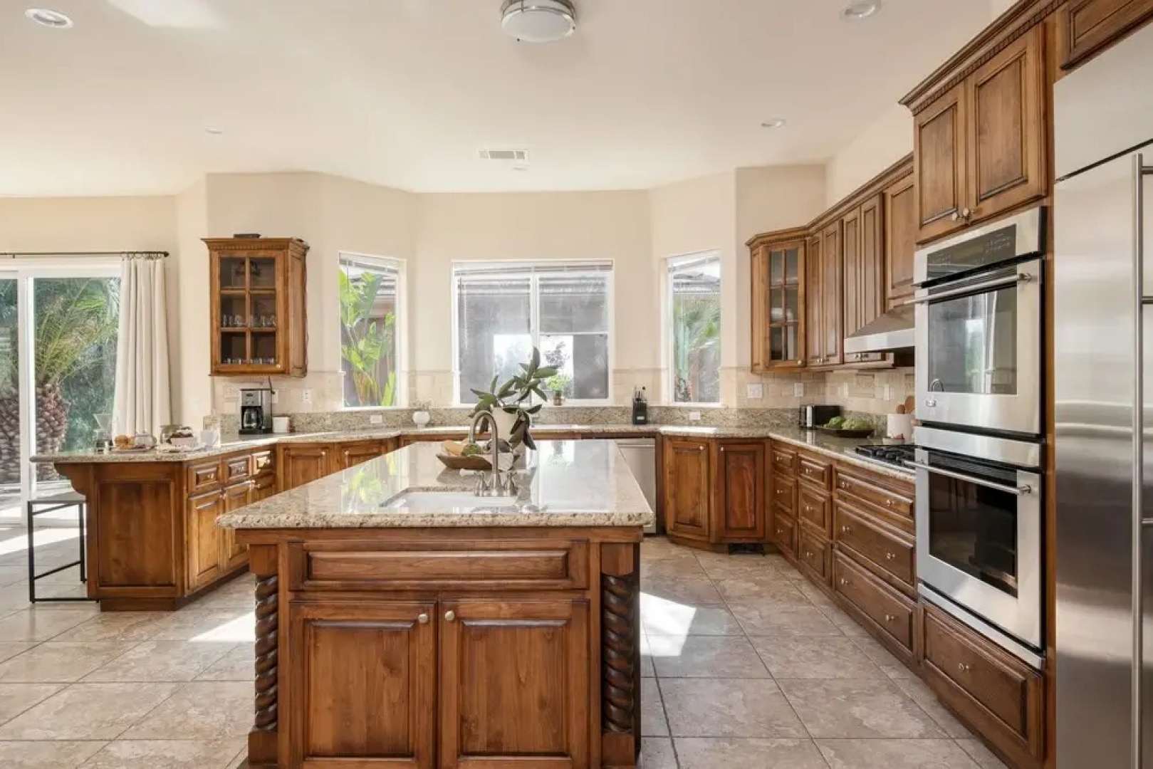 Casa Sancerre by Avantstay - Hilltop Estate w Breathtaking Views, Pool & Hot Tub