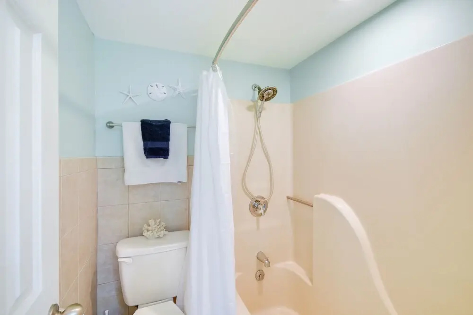 Balcony, Pool & Hot Tub: Little River Condo!