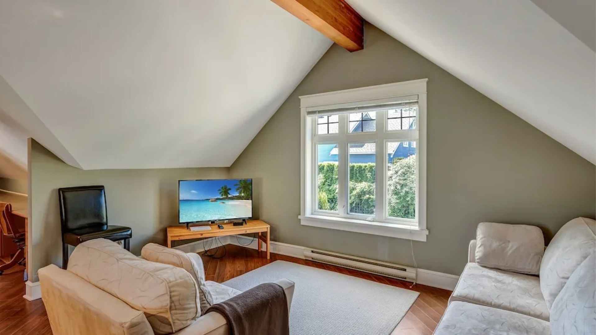 Parker by the Sea - Quaint Apartment with Beach Access