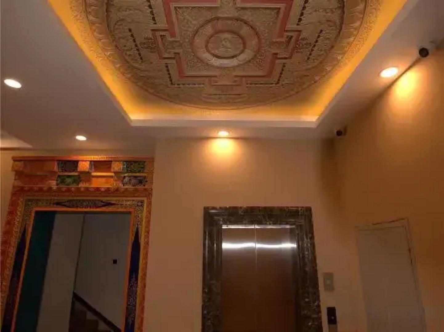 Dege Red Paradise Theme Culture Hotel