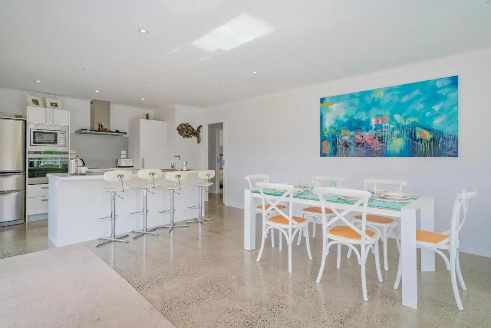 Rose's Beach Pad - Matarangi Holiday Home