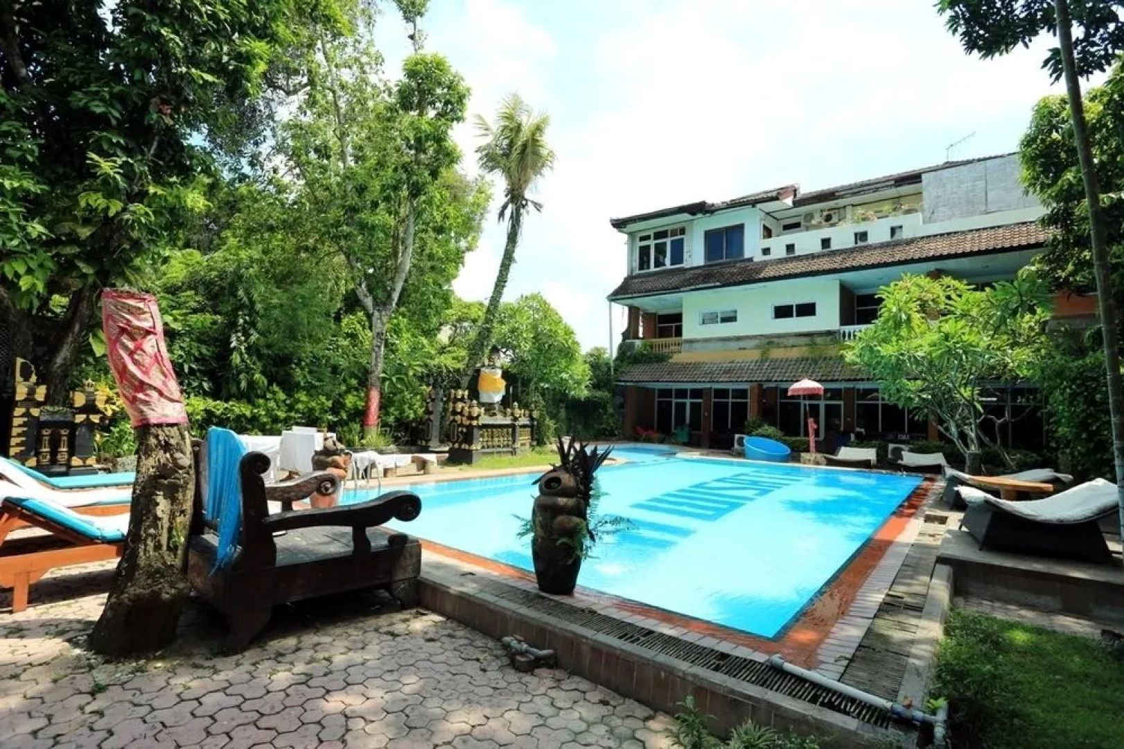 RedDoorz Near Double Six