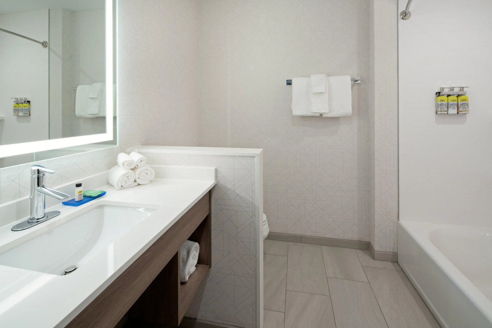 Holiday Inn Express & Suites Palm Desert -  Millennium by IHG