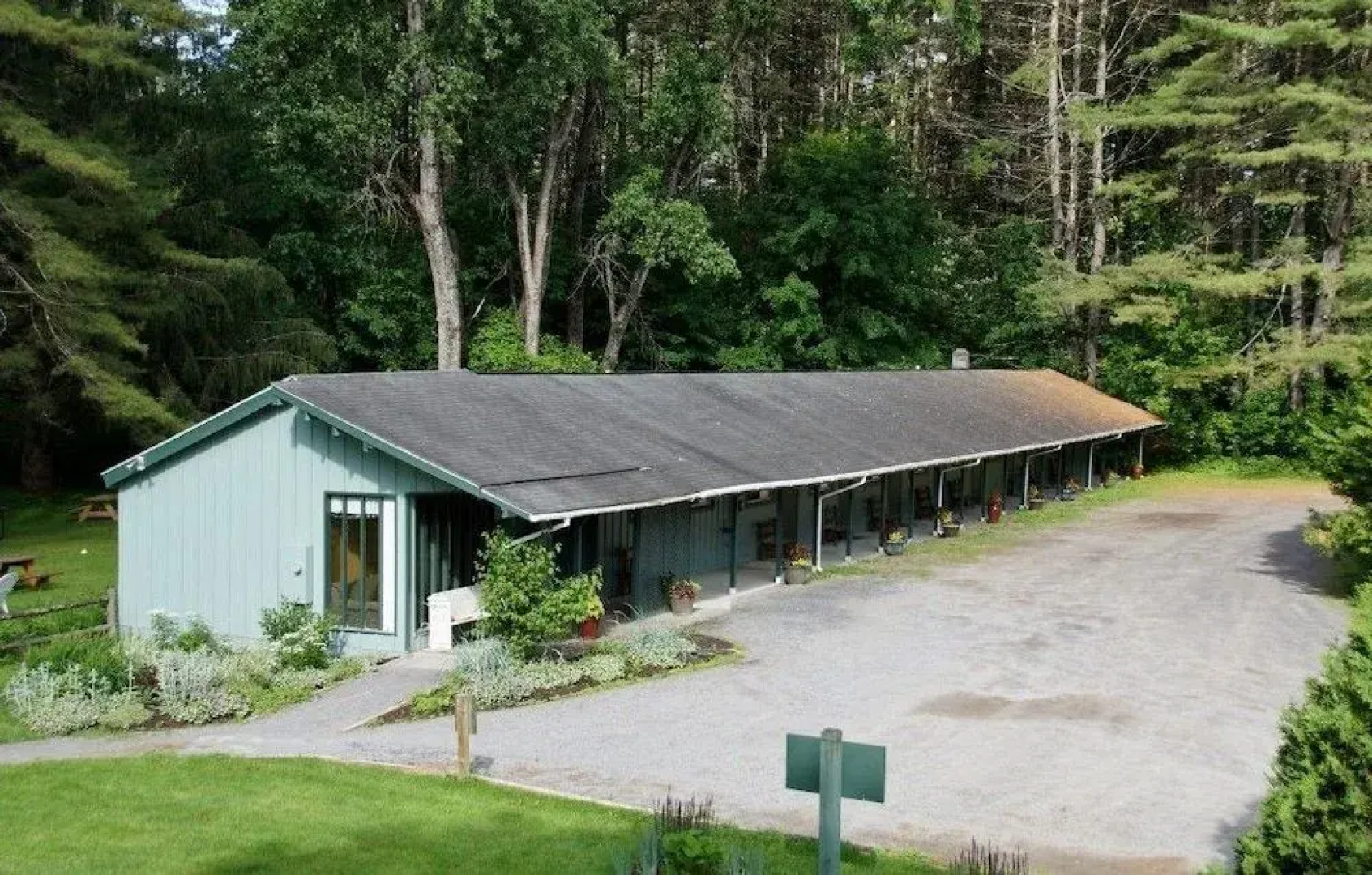 Saratoga Garden Motel