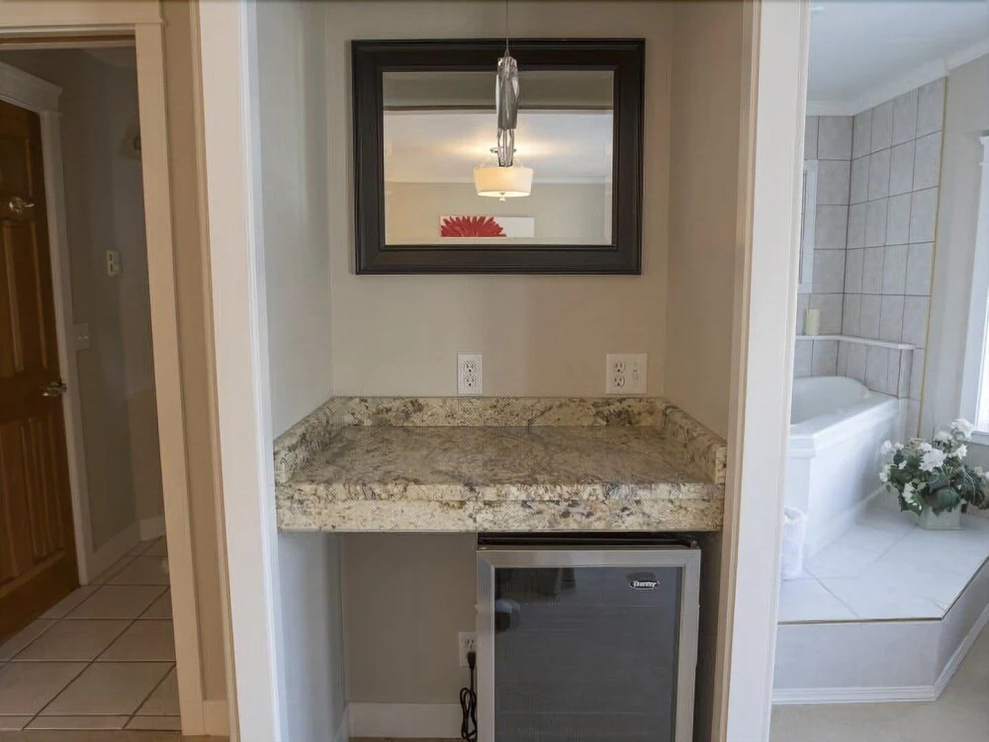 Beachside Villa Suites and Vacation Rentals