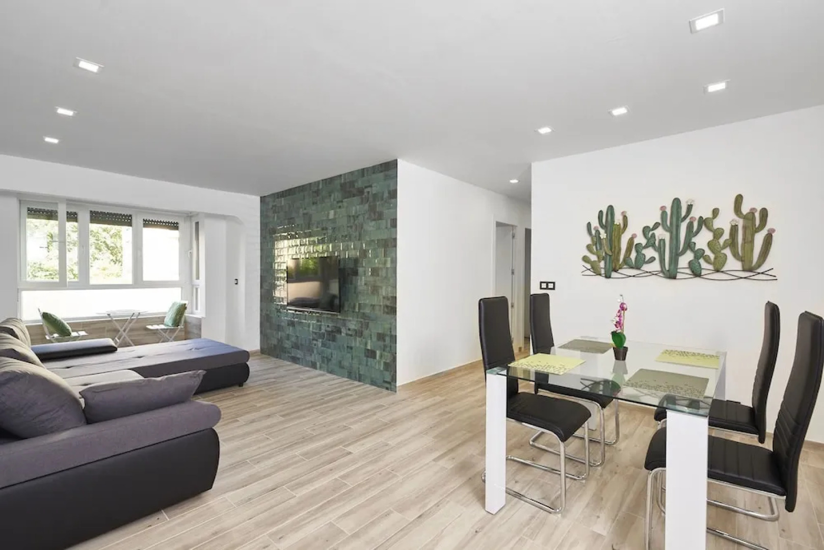 EnjoyGranada CONGRESS Pool and Parking