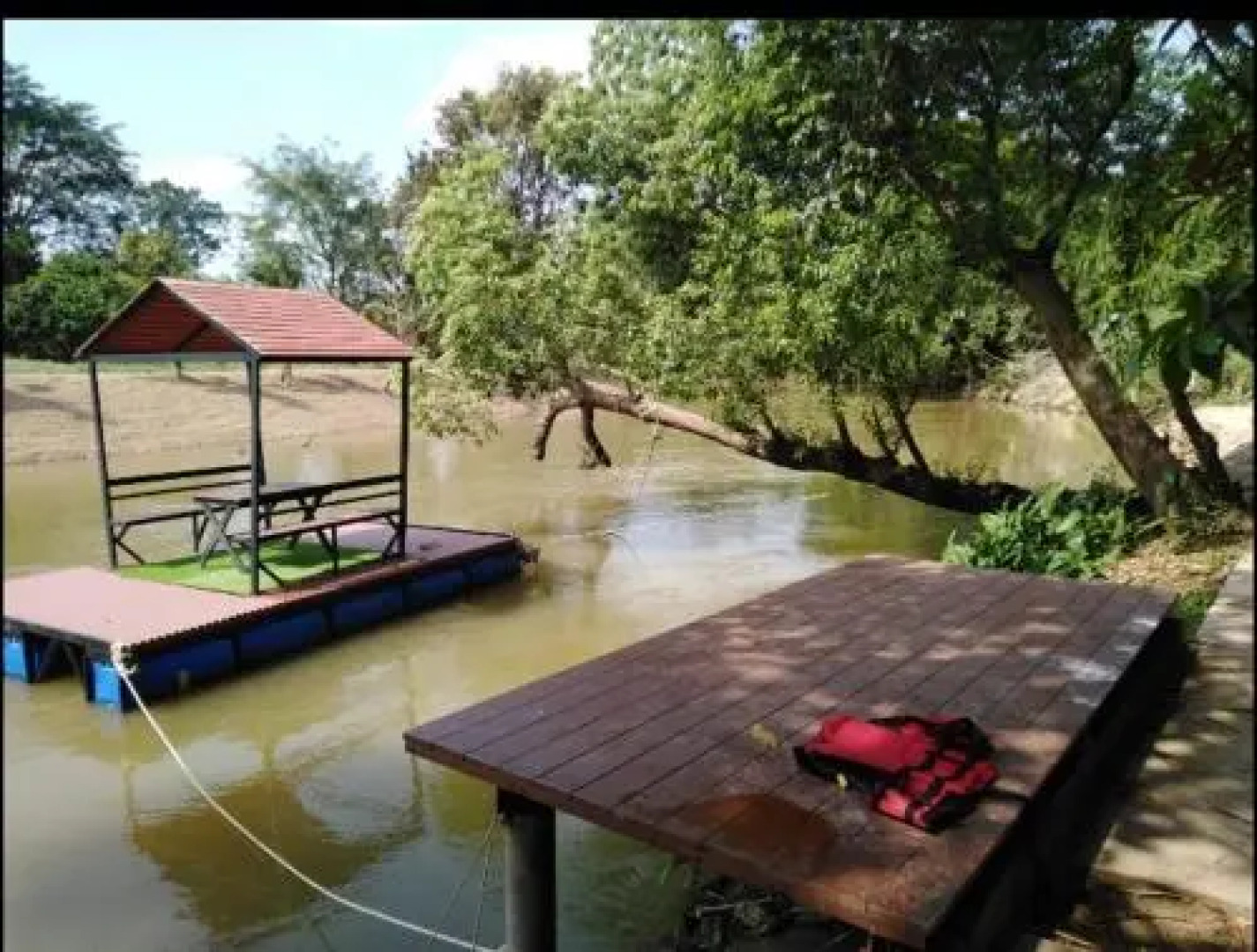Kaengkrachan River Hut