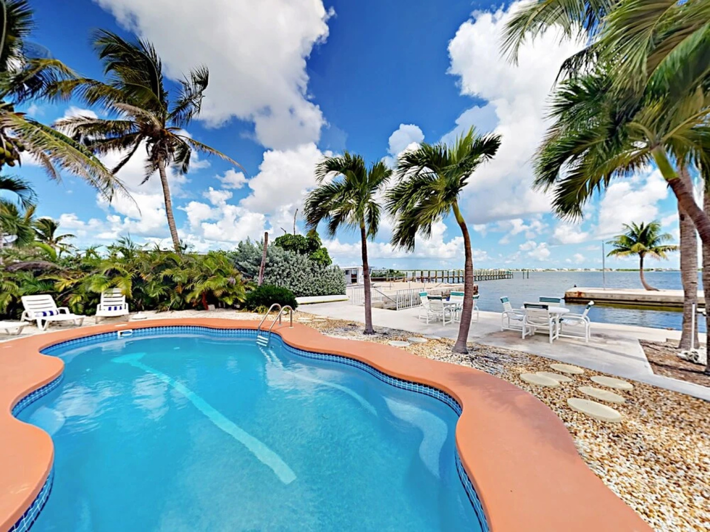 353 Barry Home 6 Bedrooms 4.5 Bathrooms Home