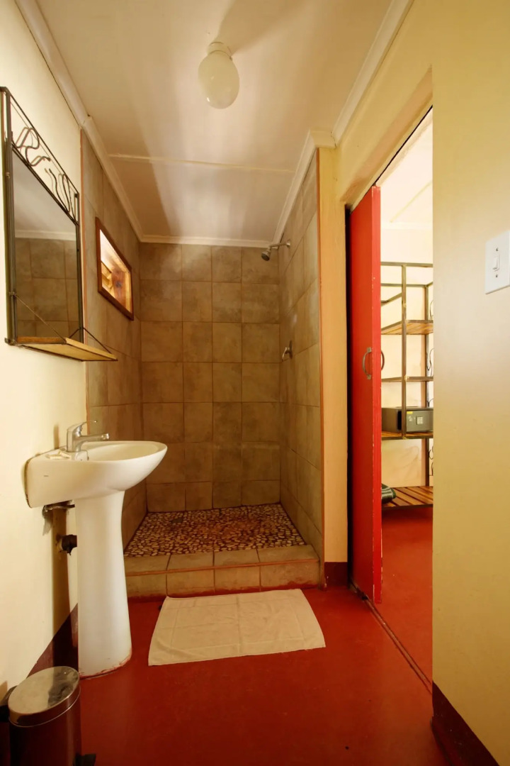 Jollyboys Backpackers