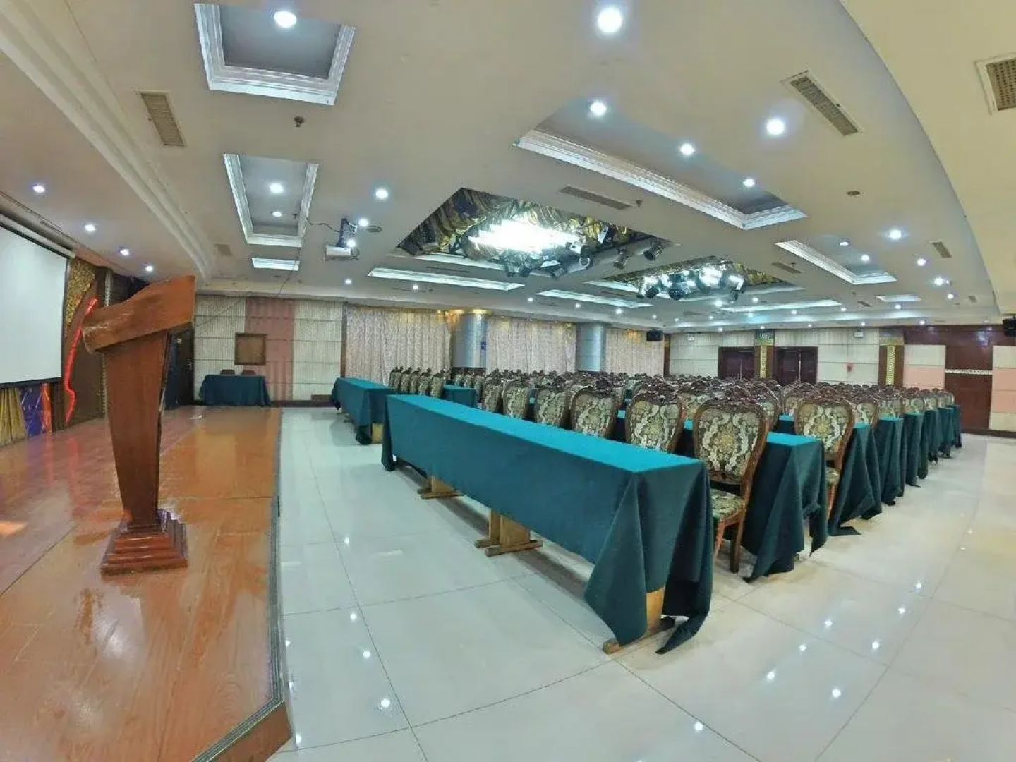 Qinhuangdao Xiadu Garden Hotel (People's Square)