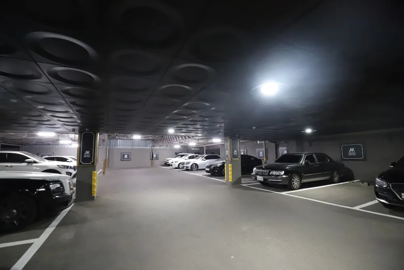 Gunsan JNK Classic Hotel - Gray