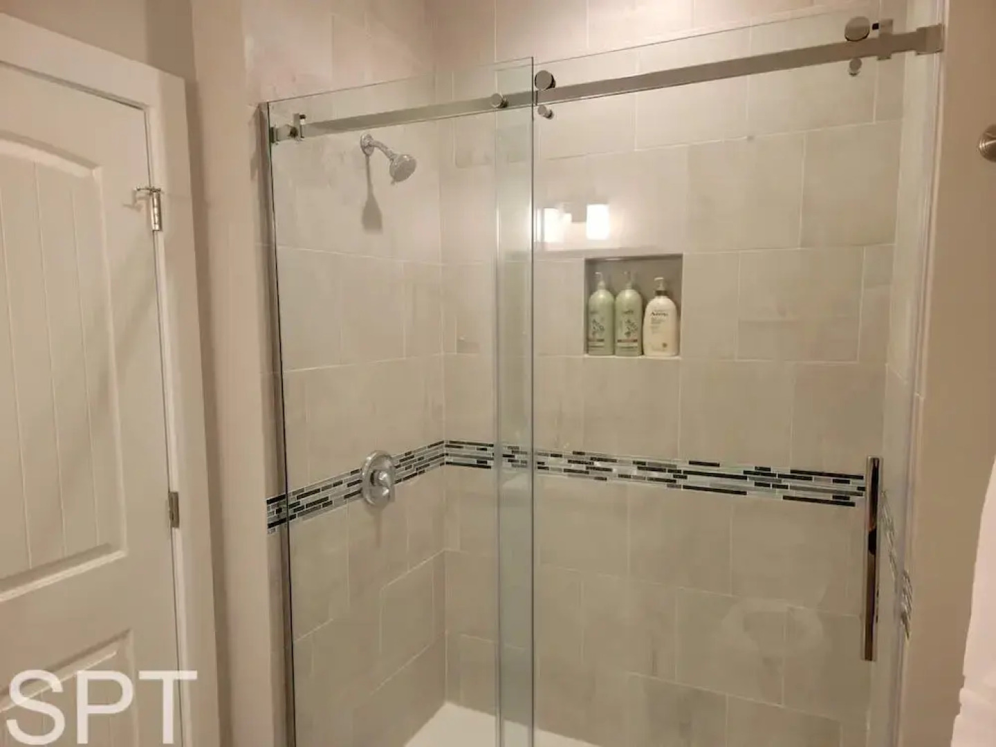 New Waterfront Bungalow Fishermans Paradise 2 Bedroom Home by RedAwning