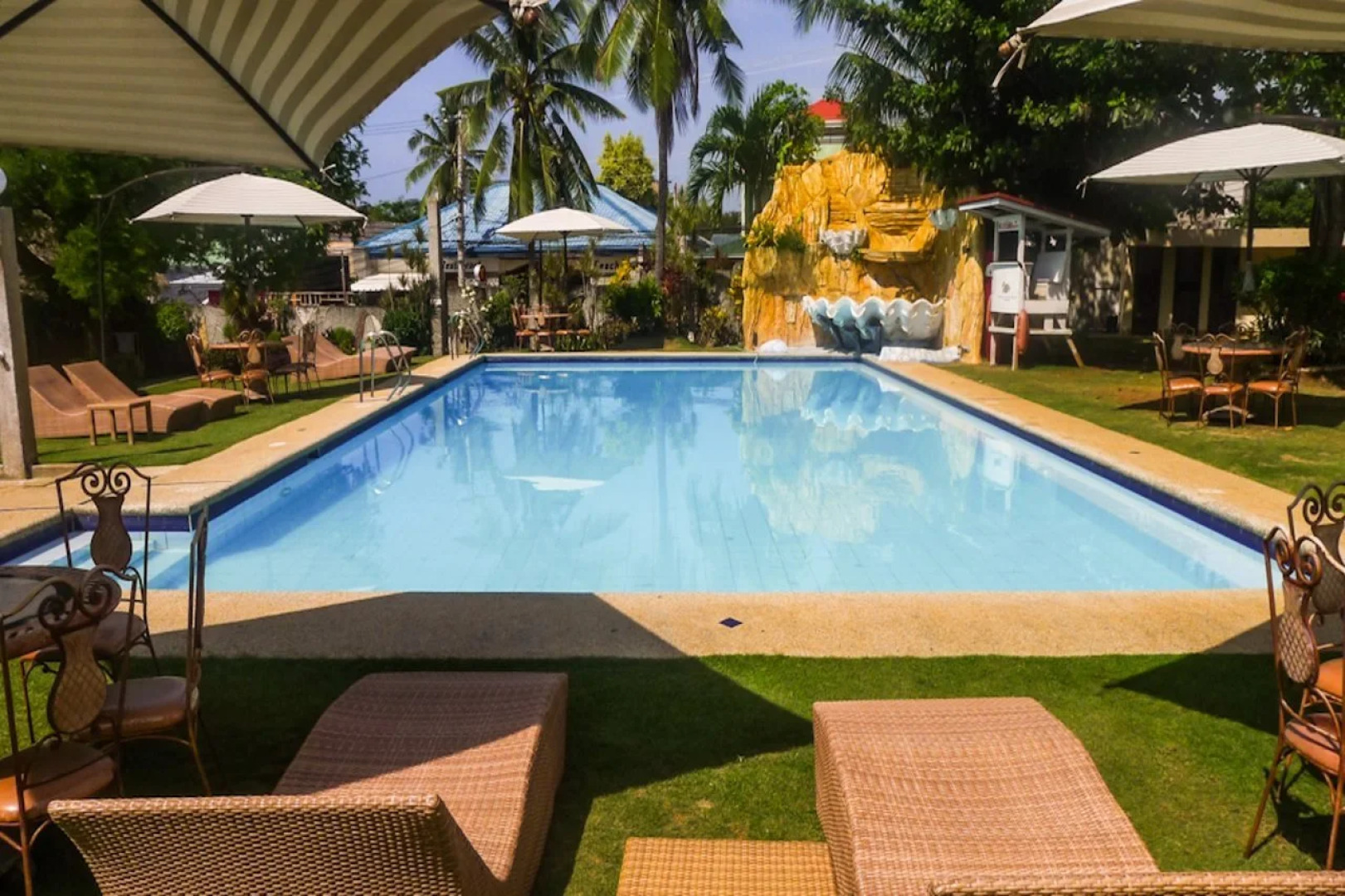 Alona Kew White Beach Resort