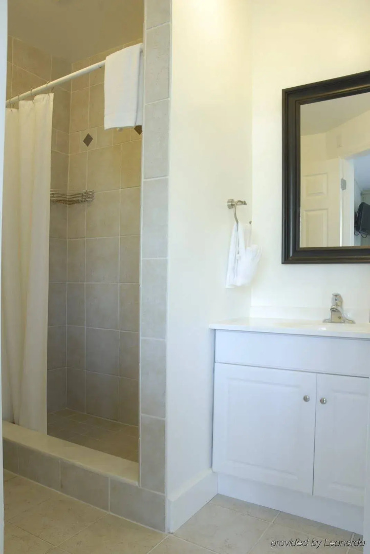 The Cabanas Guesthouse & Spa 