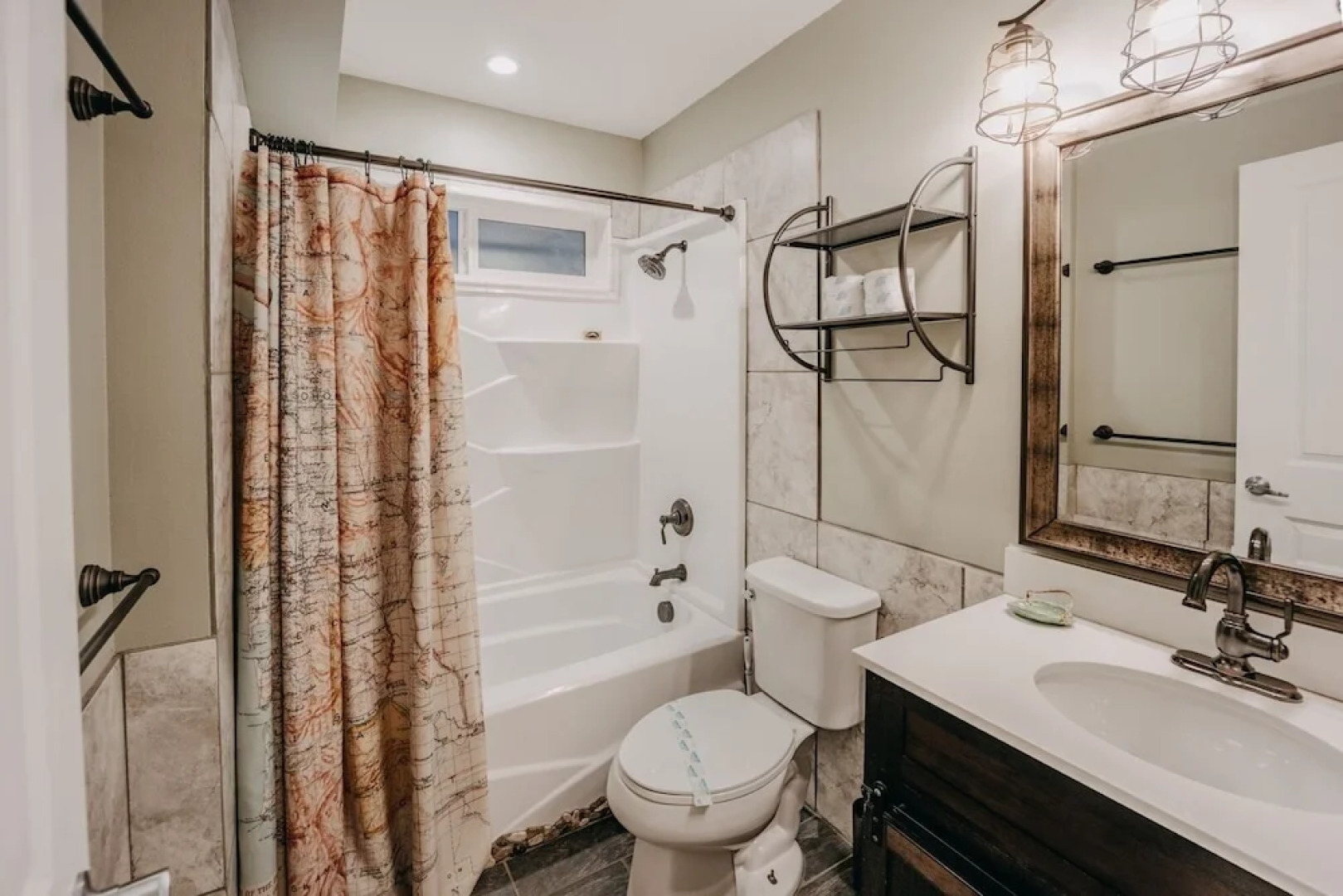 02gs - Hot Tub - Wifi - D/w - W/d - Sleeps 8 2 Bedroom Home by RedAwning