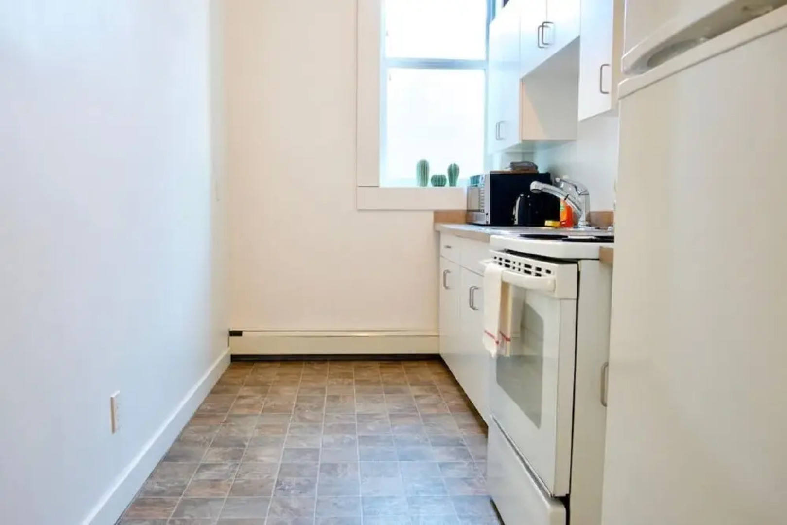 Stunning Large Gorgeous Space DT Parking Coffee