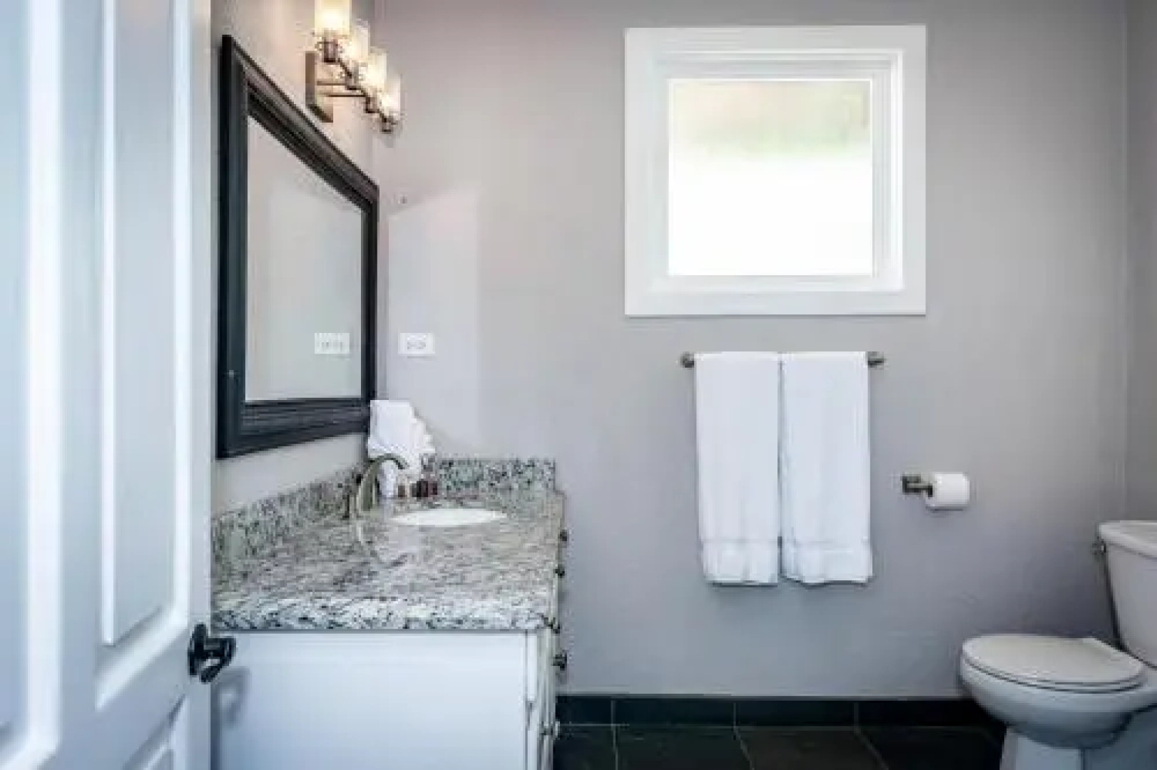 Luxury 4-bedroom home a short walk from the beach