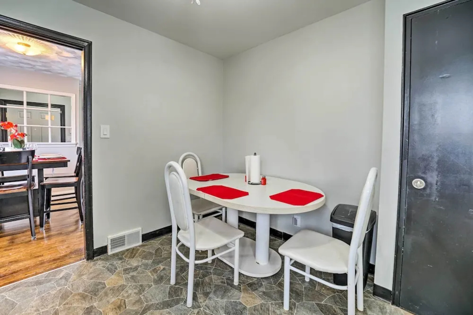 Westland Home w/ Yard ~ 20 Mi to Downtown Detroit!